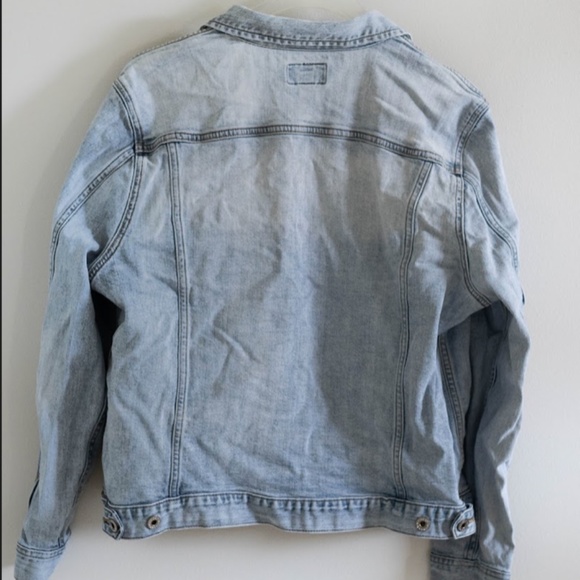 Levi's Light Wash Denim Jacket - Picture 7 of 8
